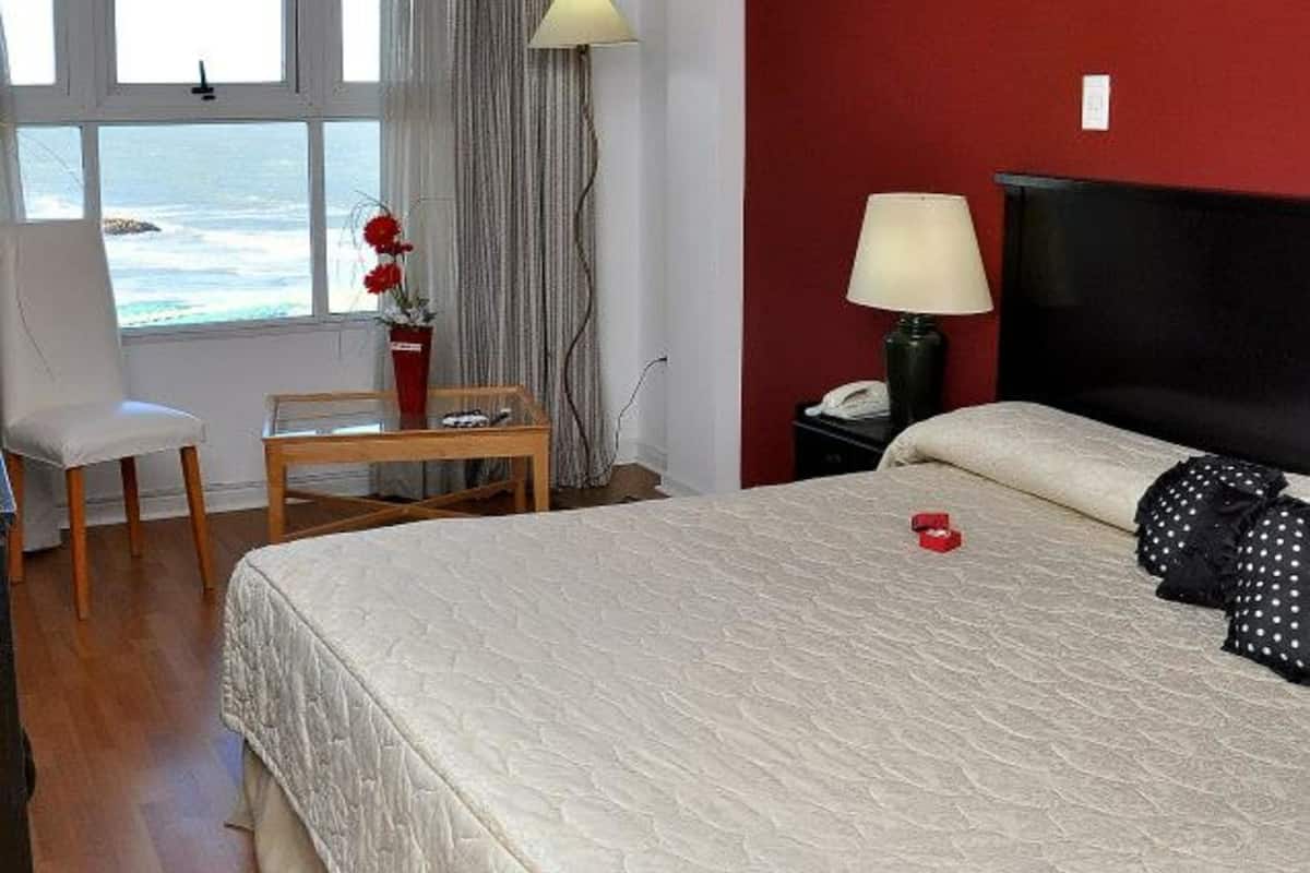 Habitación estándar, 1 cama Queen size, vista al océano | Minibar, caja de seguridad en la habitación y escritorio