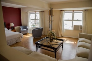 Minibar, in-room safe, desk, iron/ironing board