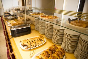 Desayuno continental gratuito y diario
