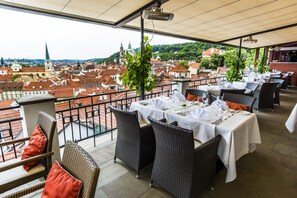 Breakfast, lunch, dinner served; garden views