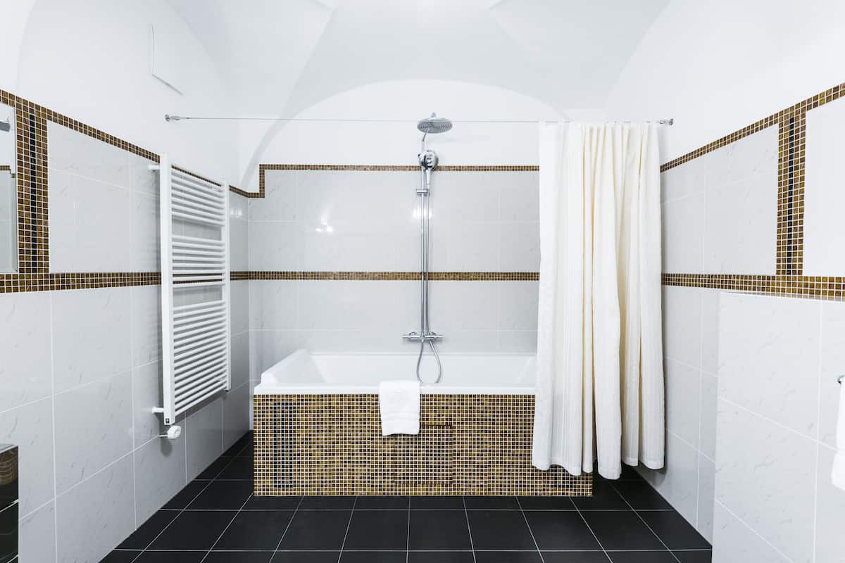 superior double or twin room | bathroom | combined shower/bathtub, designer toiletries, hair dryer, bathrobes
