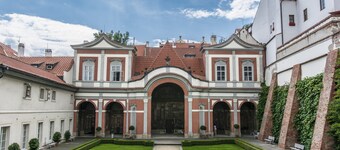 Golden Well Hotel