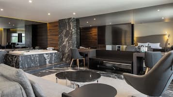Suite superior, hidromasaje | Baño | Regadera, regadera tipo lluvia, amenidades de baño de diseñador