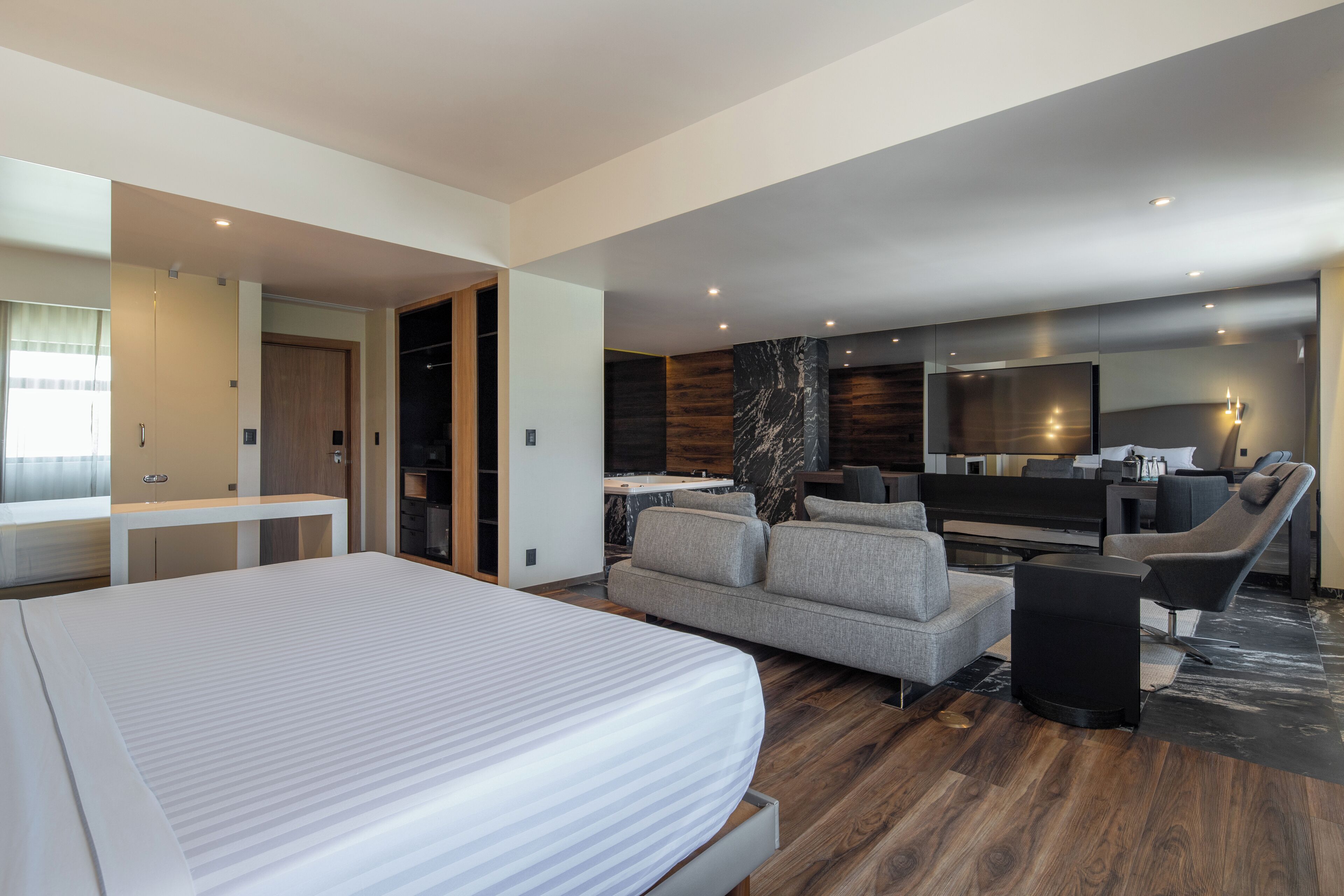 superior suite, hot tub | 1 bedroom, premium bedding, pillow-top beds, in-room safe