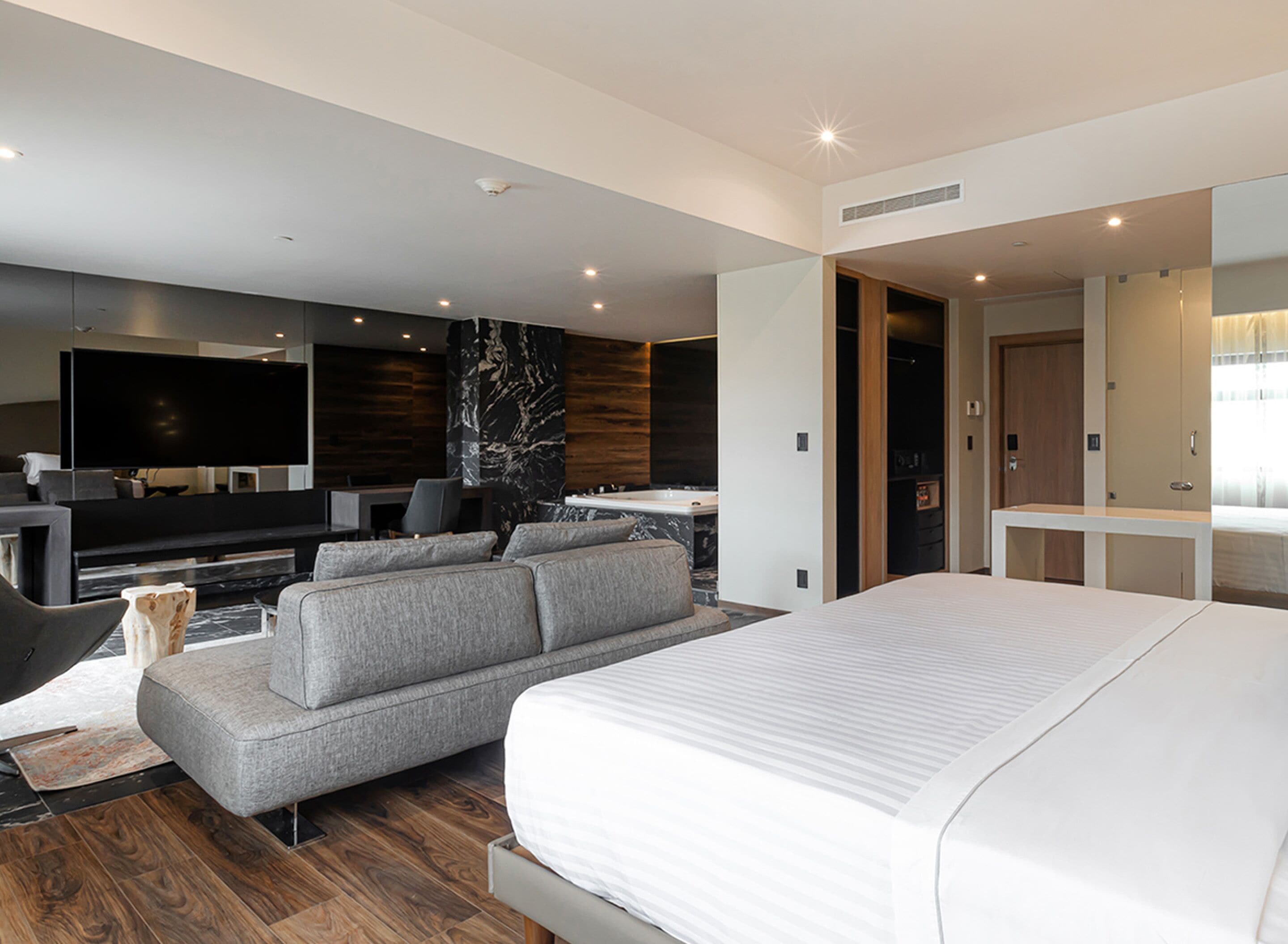 superior suite, hot tub | view from room