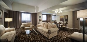 Classic Premier Suite | In-room safe, individually furnished, desk, laptop workspace