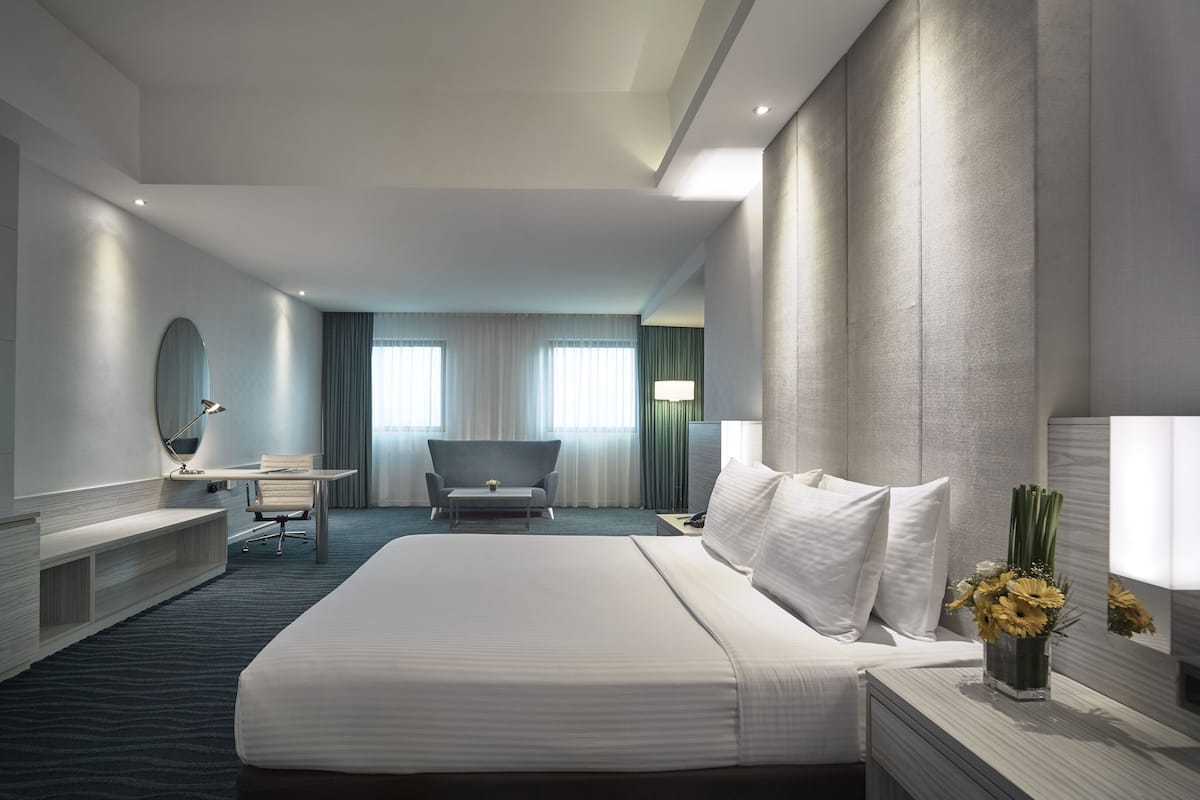 Deluxe Room | 1 bedroom, in-room safe, individually furnished, desk