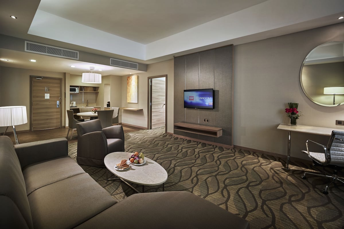 Executive Suite | 1 bedroom, in-room safe, individually furnished, desk