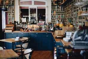 Buffet déjeuner servi tous les jours en supplément
