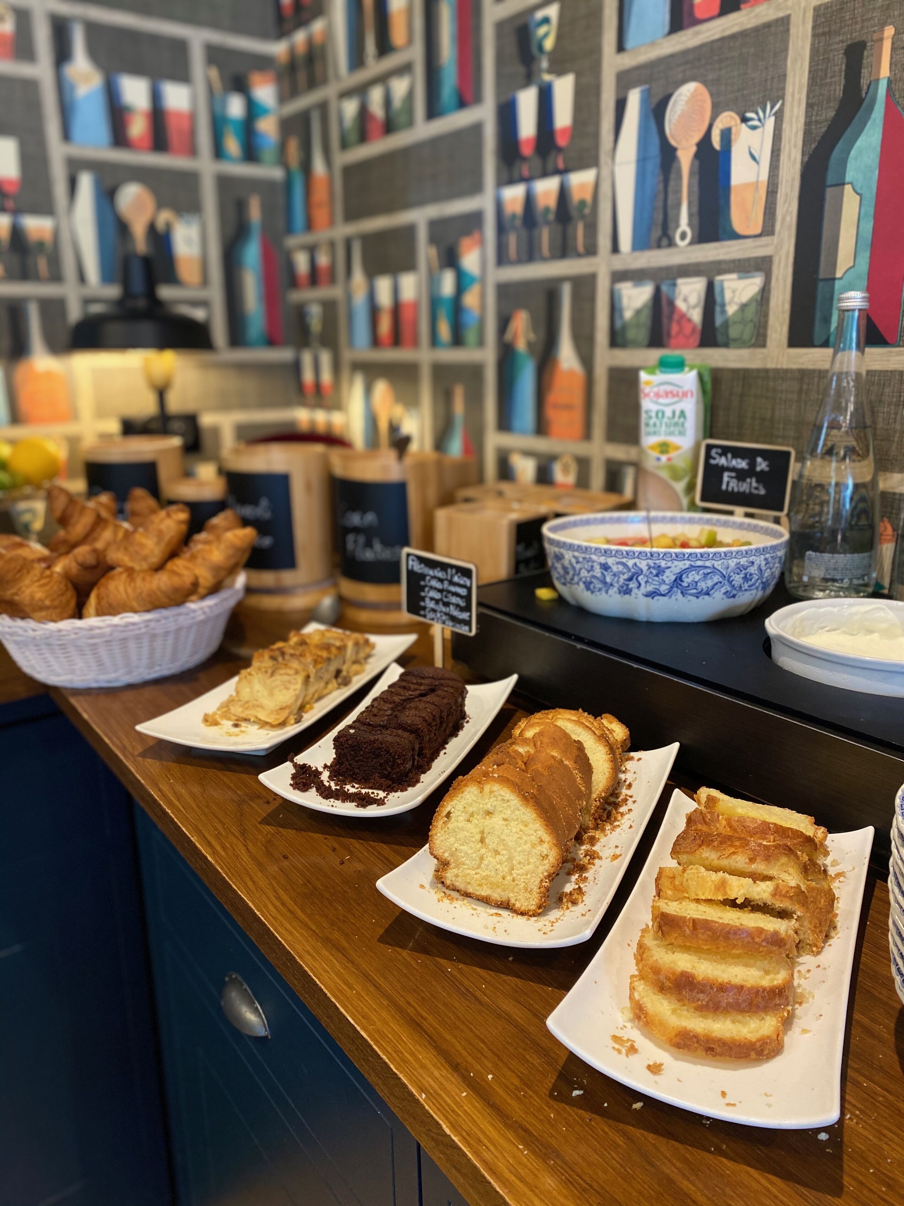 daily buffet breakfast (eur 25 per person)