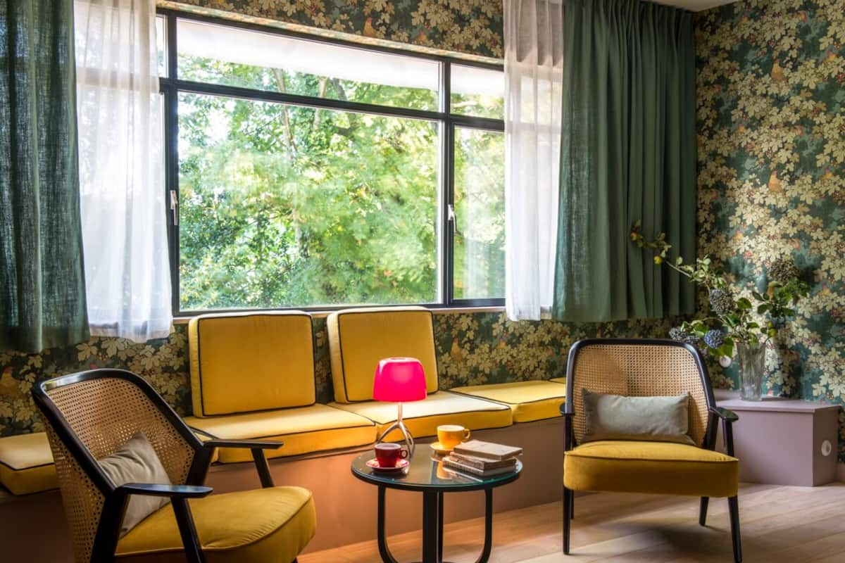 Junior suite | Luxe beddengoed, een kluis op de kamer, een bureau, geluiddichte muren