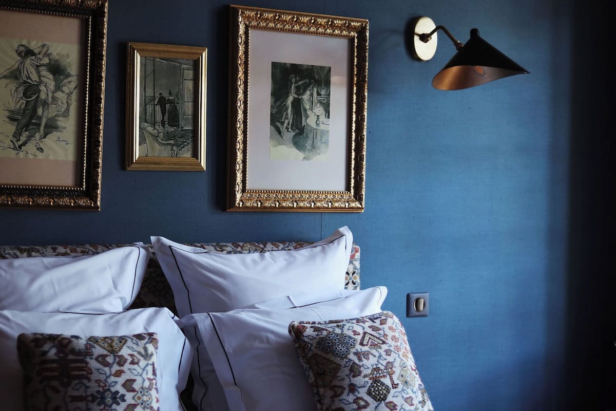 Suite – junior | Sengetøy av topp kvalitet, safe på rommet, skrivebord og lydisolert