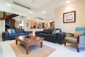 60-inch TV with digital channels - Paradise Links Resort Port Douglas (Craiglie)