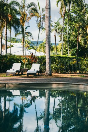 2 piscinas al aire libre, sillones reclinables de piscina