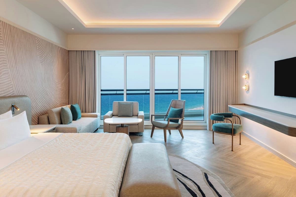 Suíte executiva, 1 quarto, sacada, vista para o oceano | 1 quarto, roupas de cama premium, camas com colchões pillow-top