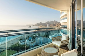 Premium bedding, pillow-top beds, minibar, in-room safe