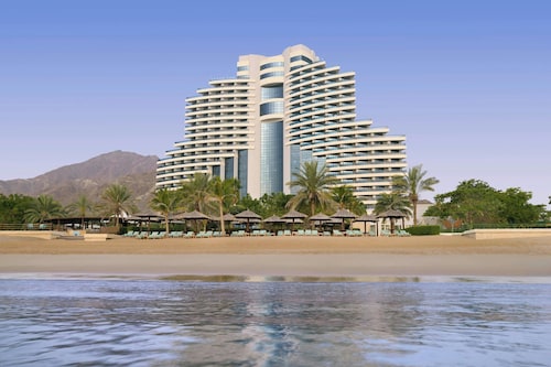 Le Meridien Al Aqah Beach Resort