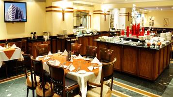 Petit déjeuner continental (350 INR par personne)