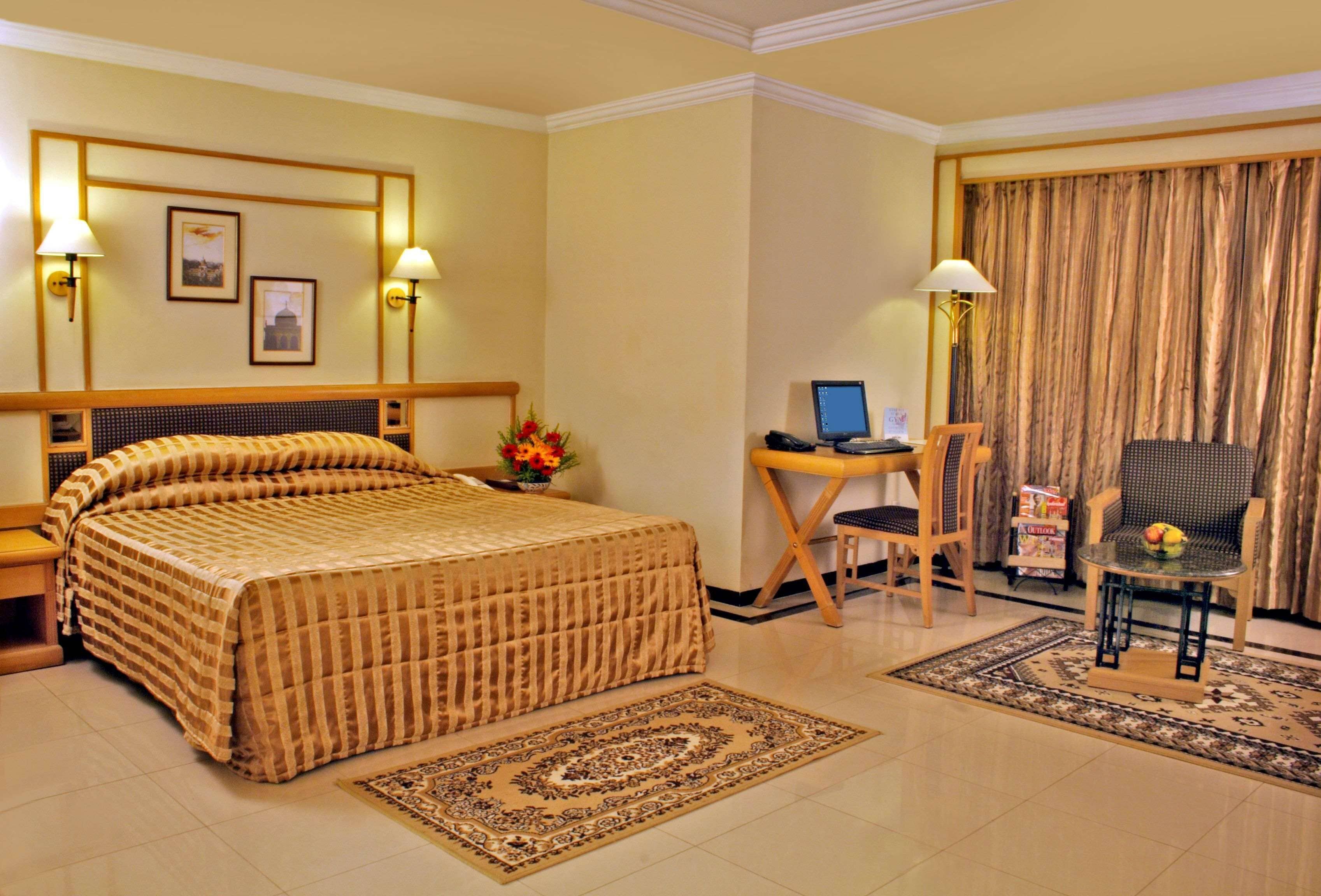 Junior Suite, 1 Double Bed | Egyptian cotton sheets, premium bedding, Tempur-Pedic beds, minibar