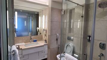 Junior Suite, 1 Double Bed | Bathroom | Combined shower/bathtub, free toiletries, hair dryer, slippers