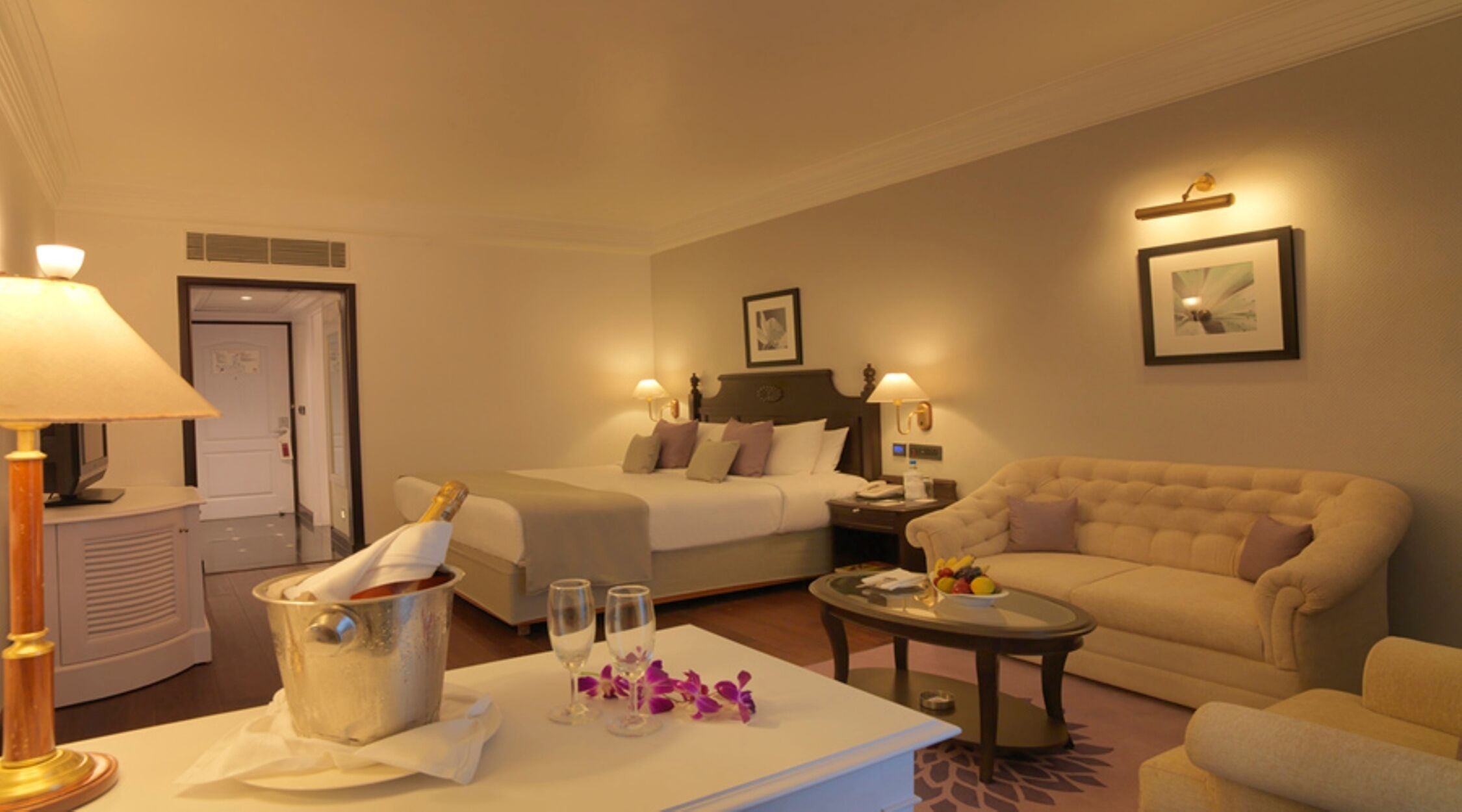 Living area | 36-inch TV with satellite channels