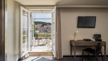 Minibar, in-room safe, individually decorated, individually furnished