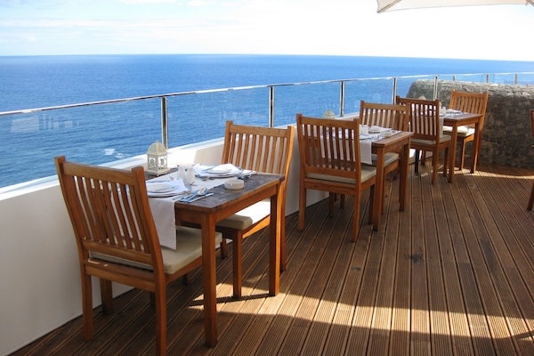 Kahvaltı, öğle yemeği sunulur, bölgesel mutfak, okyanus manzaralı