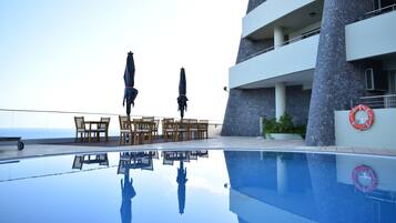 Poolside bar