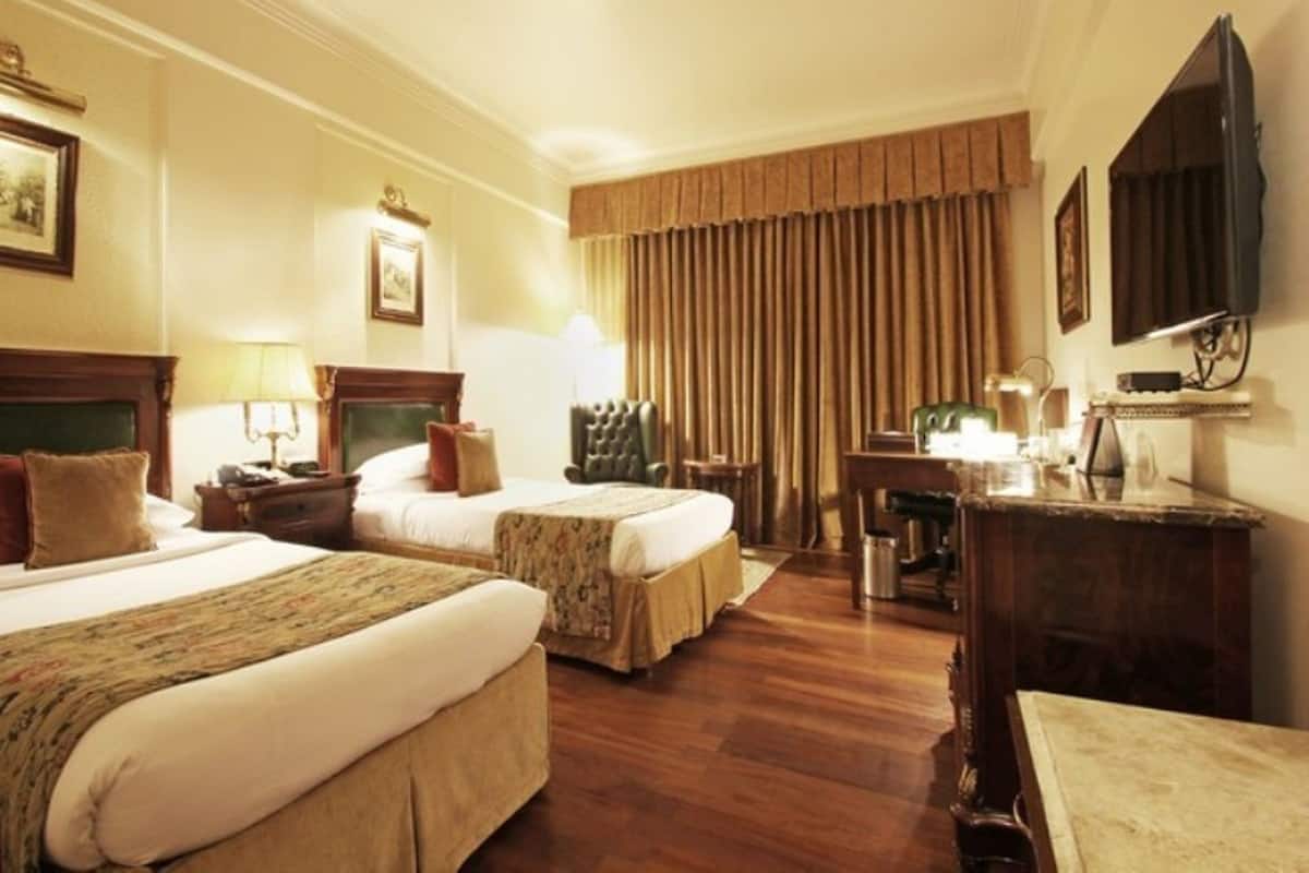 Premium bedding, pillow-top beds, minibar, in-room safe