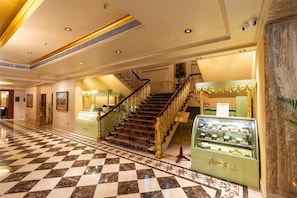 3 restaurants, breakfast, lunch, dinner served; Asian cuisine - Radisson Hotel Jalandhar (Jalandhar)