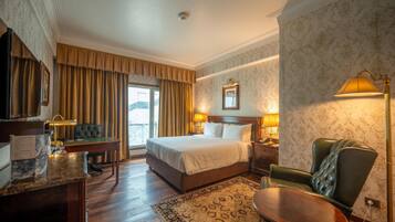 Premium bedding, pillow-top beds, minibar, in-room safe