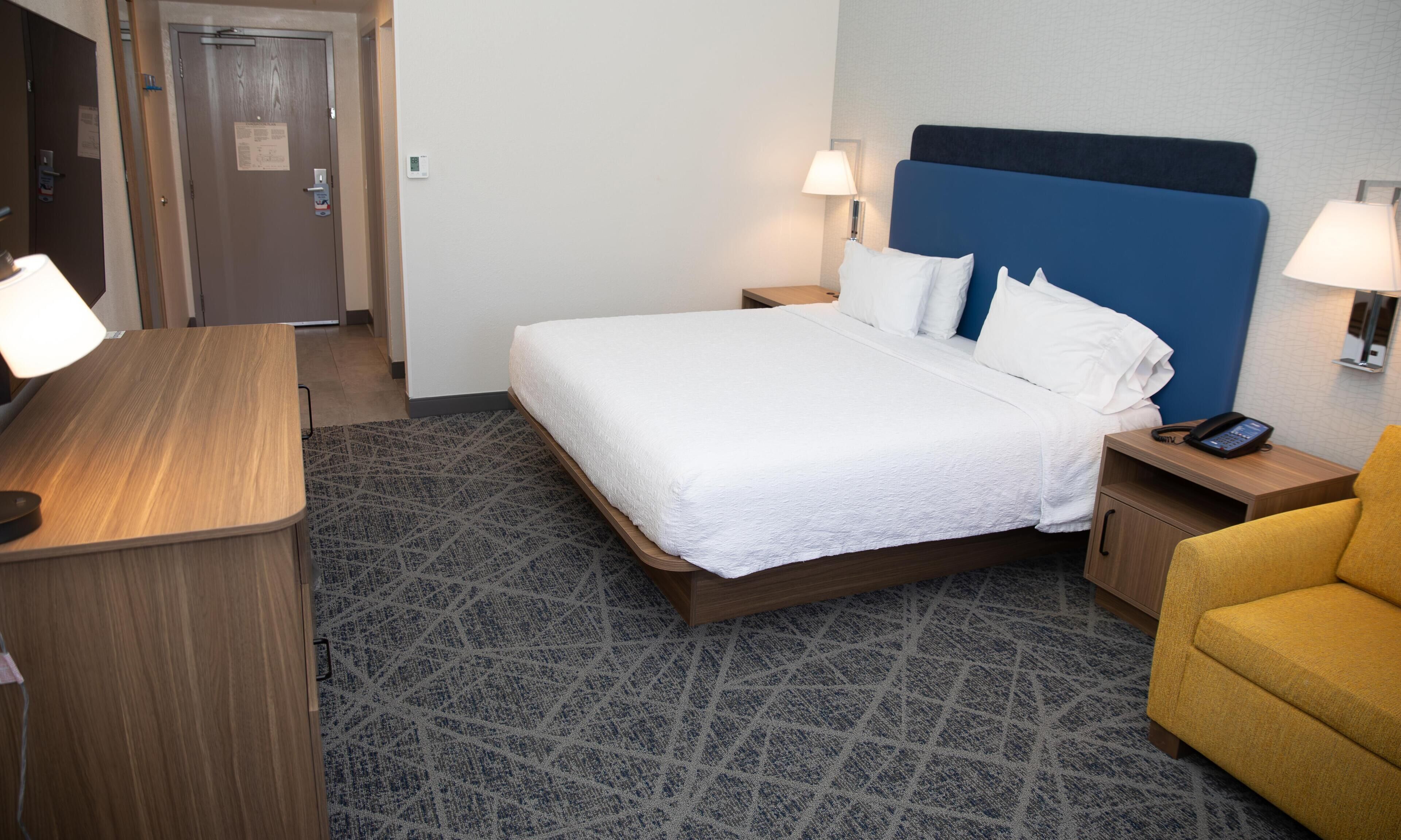 One king study sofabed non smoking | In-room safe, iron/ironing board, free WiFi, bed sheets