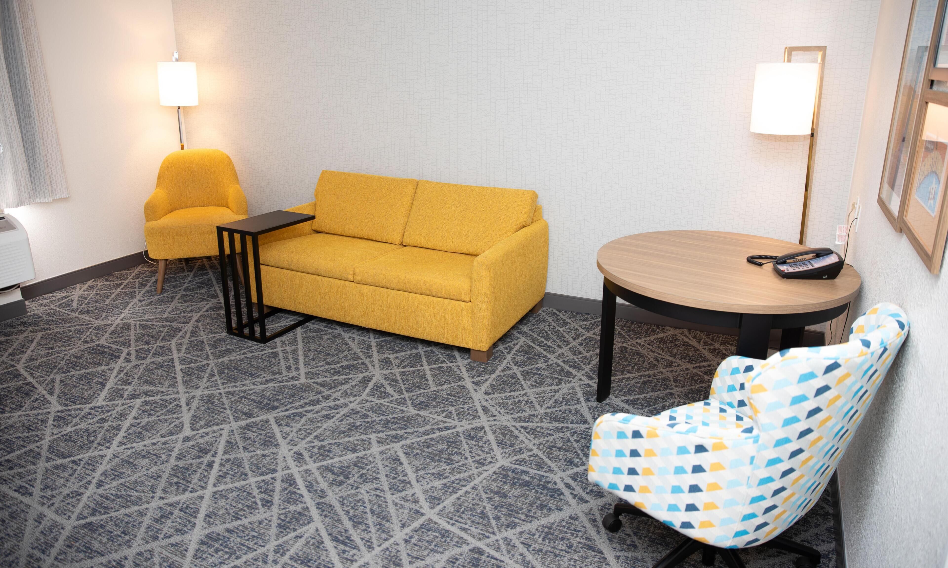 Suite, 1 letto king, accessibile ai disabili, non fumatori | Area soggiorno