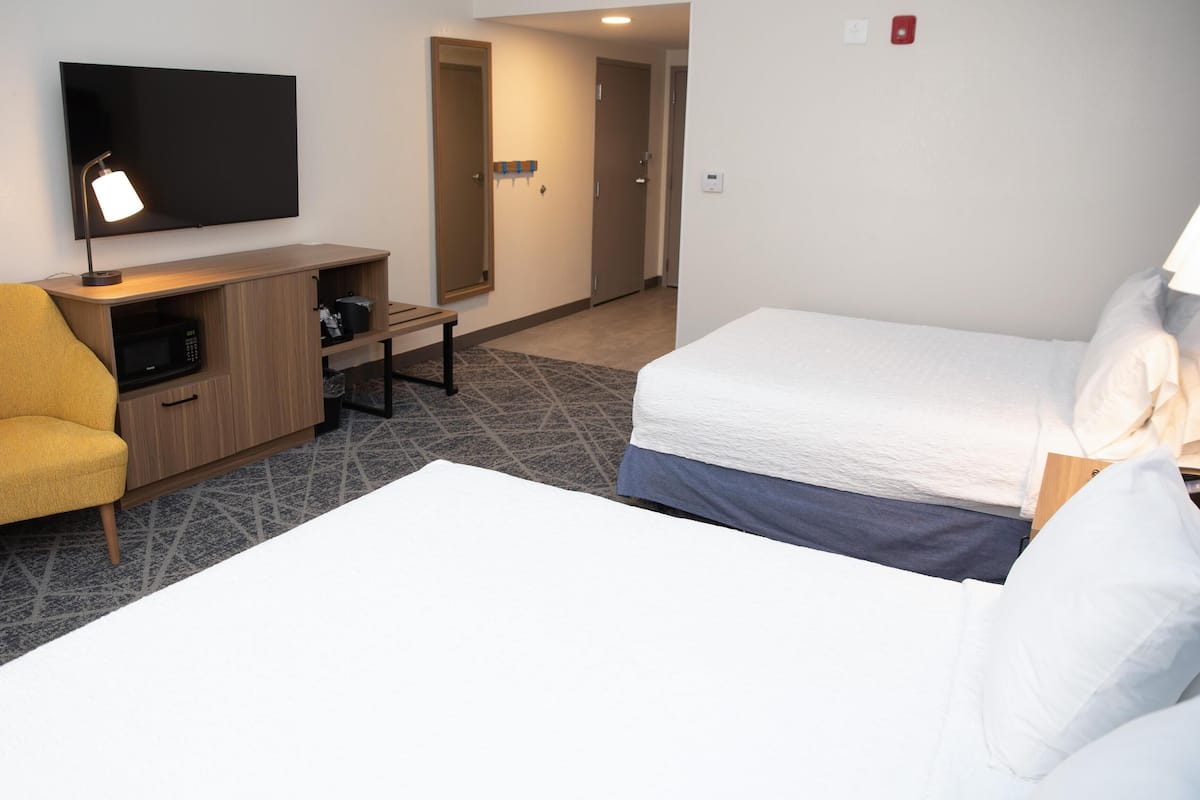 客房内保险箱、熨斗/熨衣板、免费 WiFi、床单