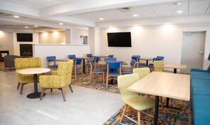 Lobby - Hampton Inn Shrewsbury (New Freedom)