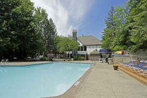 Piscine extérieure