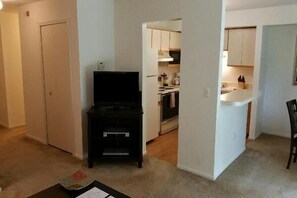 Fridge, microwave, oven, stovetop - Oakwood River Oaks North (Rochester)