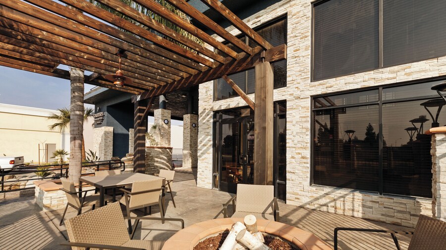 Country Inn & Suites by Radisson, Bakersfield, CA