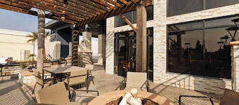 Country Inn & Suites by Radisson, Bakersfield, CA