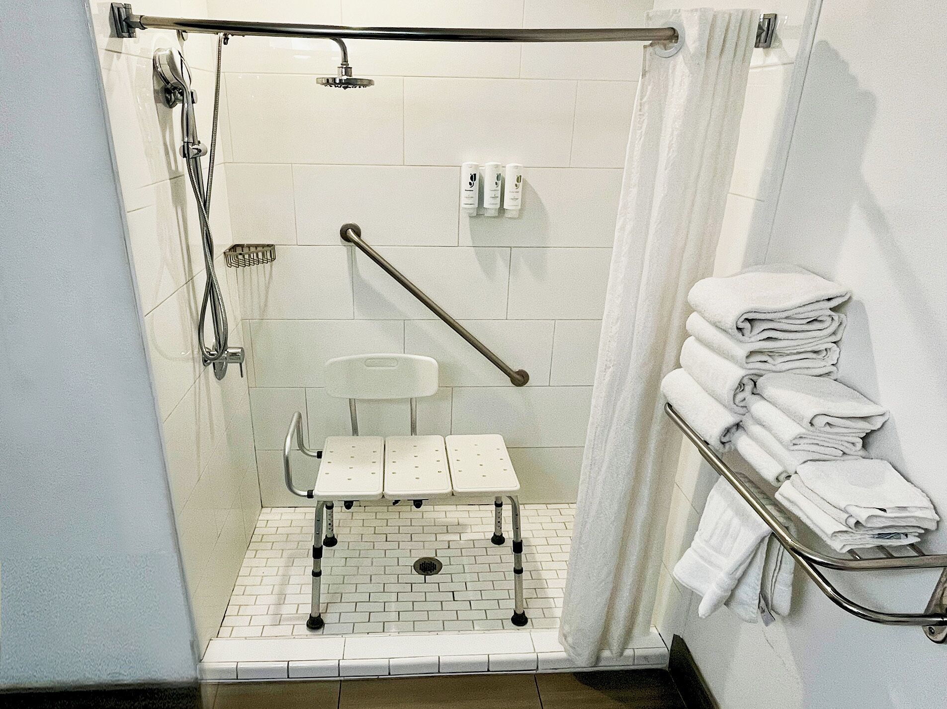 Photo - Country Inn & Suites by Radisson, Bakersfield, CA