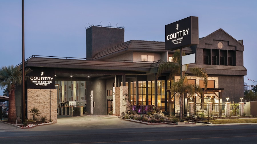 Country Inn & Suites by Radisson, Bakersfield, CA