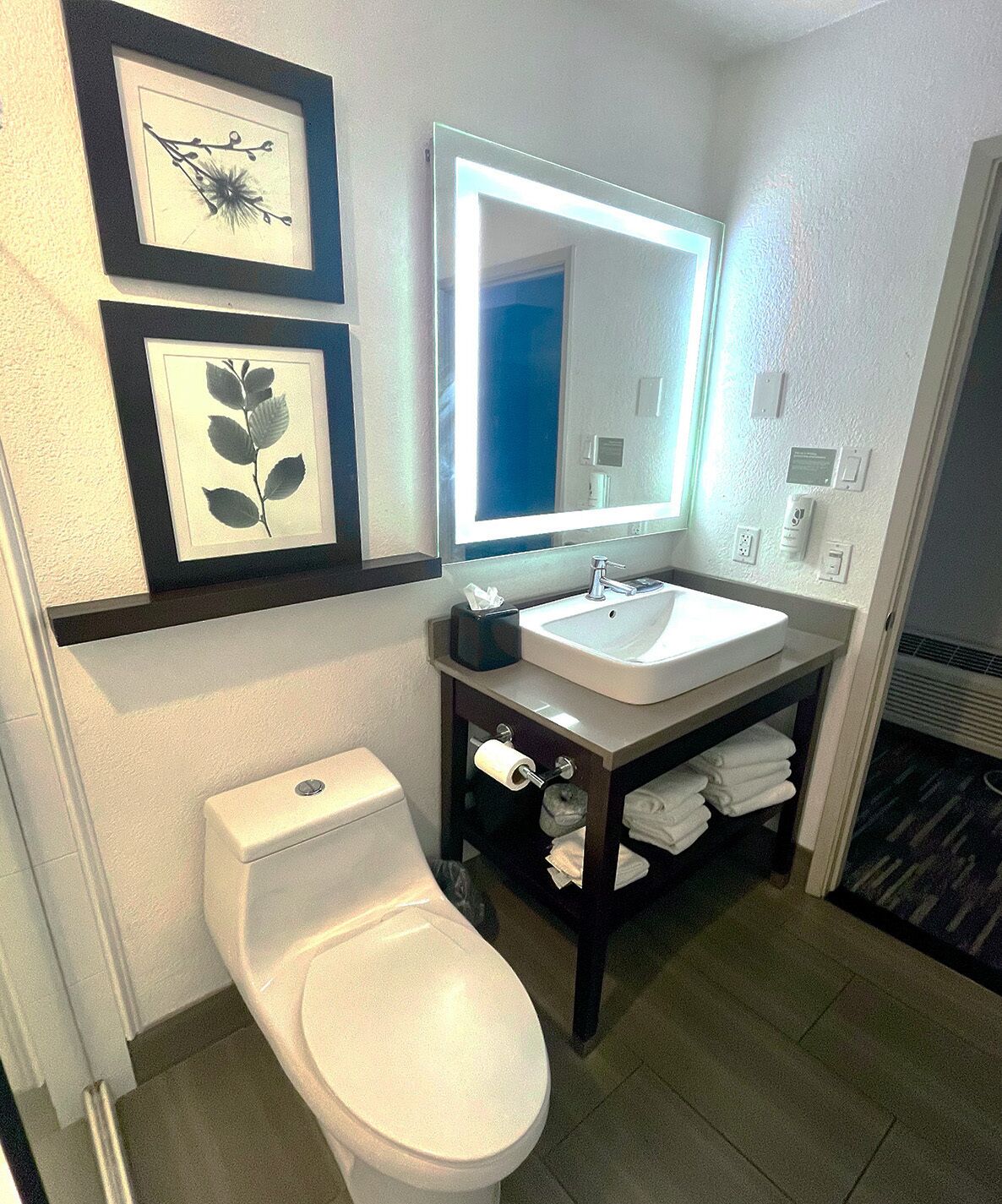 Photo - Country Inn & Suites by Radisson, Bakersfield, CA