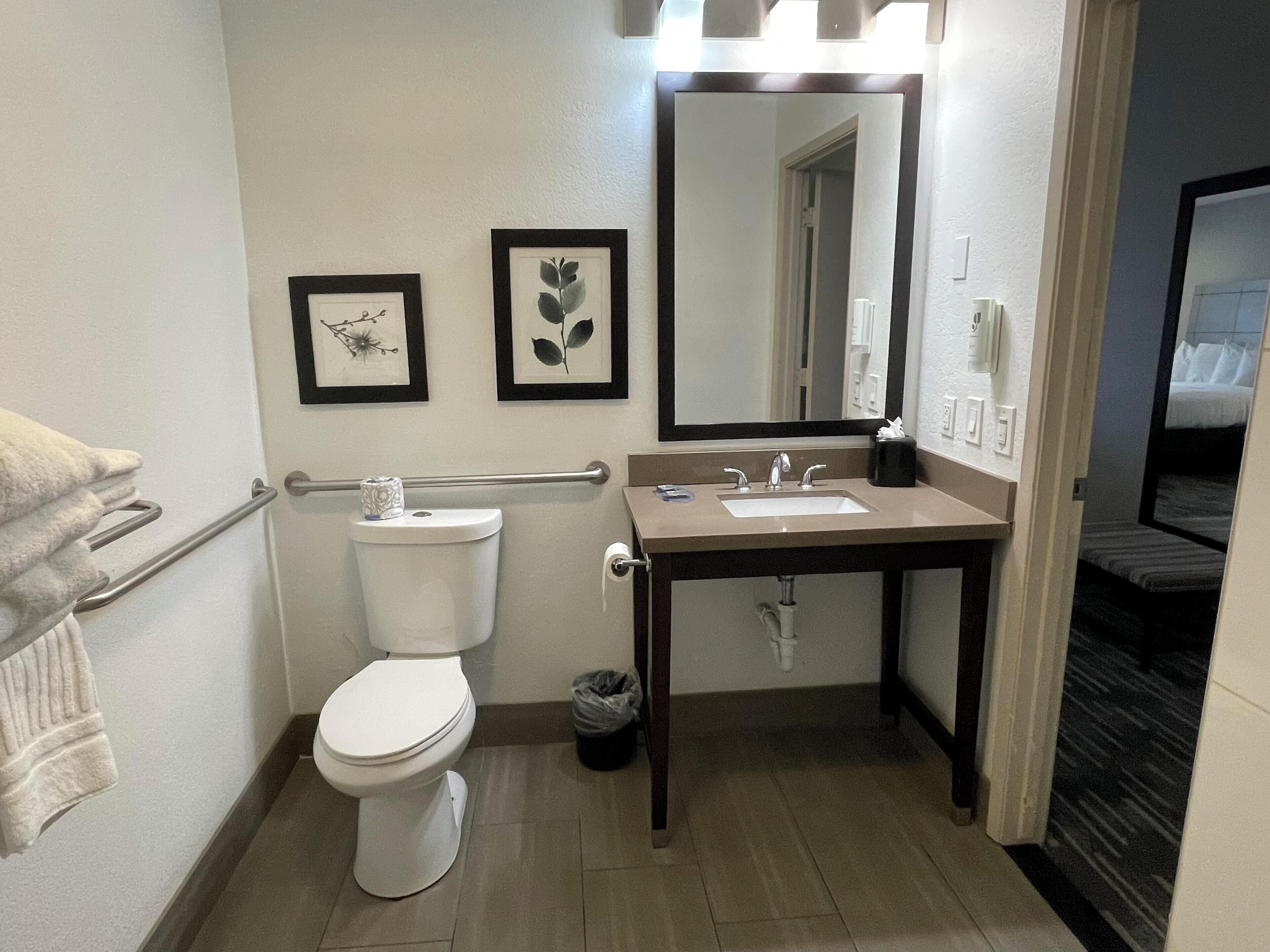 Photo - Country Inn & Suites by Radisson, Bakersfield, CA