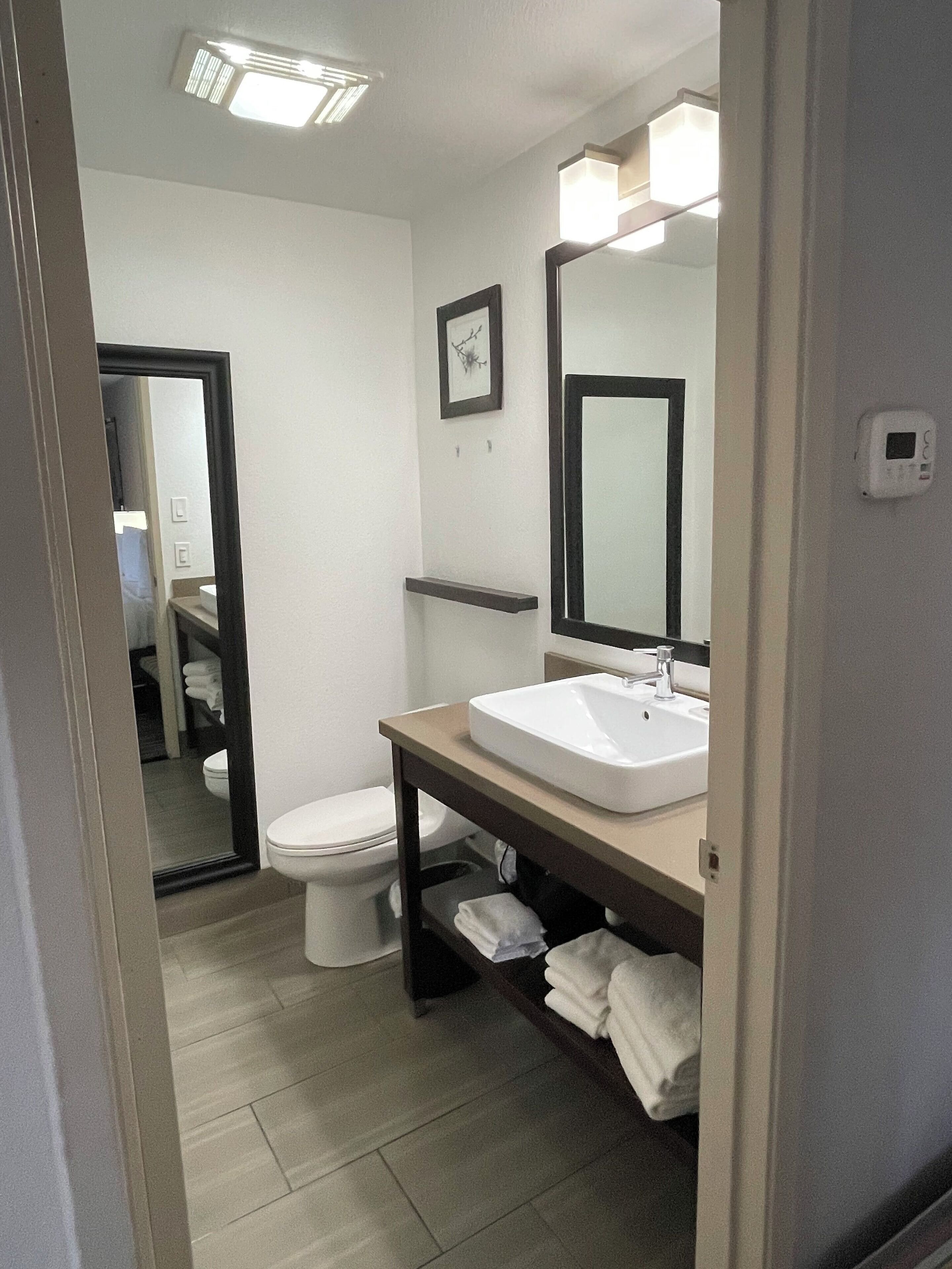 Photo - Country Inn & Suites by Radisson, Bakersfield, CA