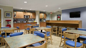 Free daily self-service breakfast  - Microtel Inn & Suites by Wyndham Ponchatoula/Hammond (Ponchatoula)