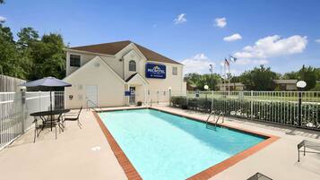 حمّام سباحة خارجي