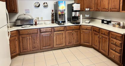 Ramada by Wyndham Saginaw Hotel & Suites