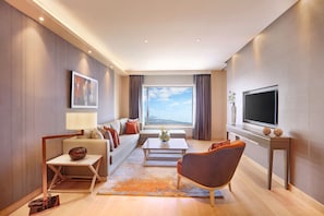 Luxury Suite, 1 King Bed | Living area