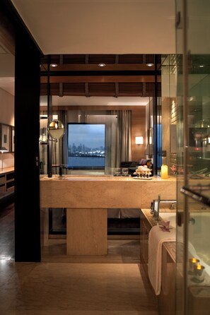 Grande Luxury, Grand Room, 1 King Bed | Bathroom - Taj Lands End (Mumbai)