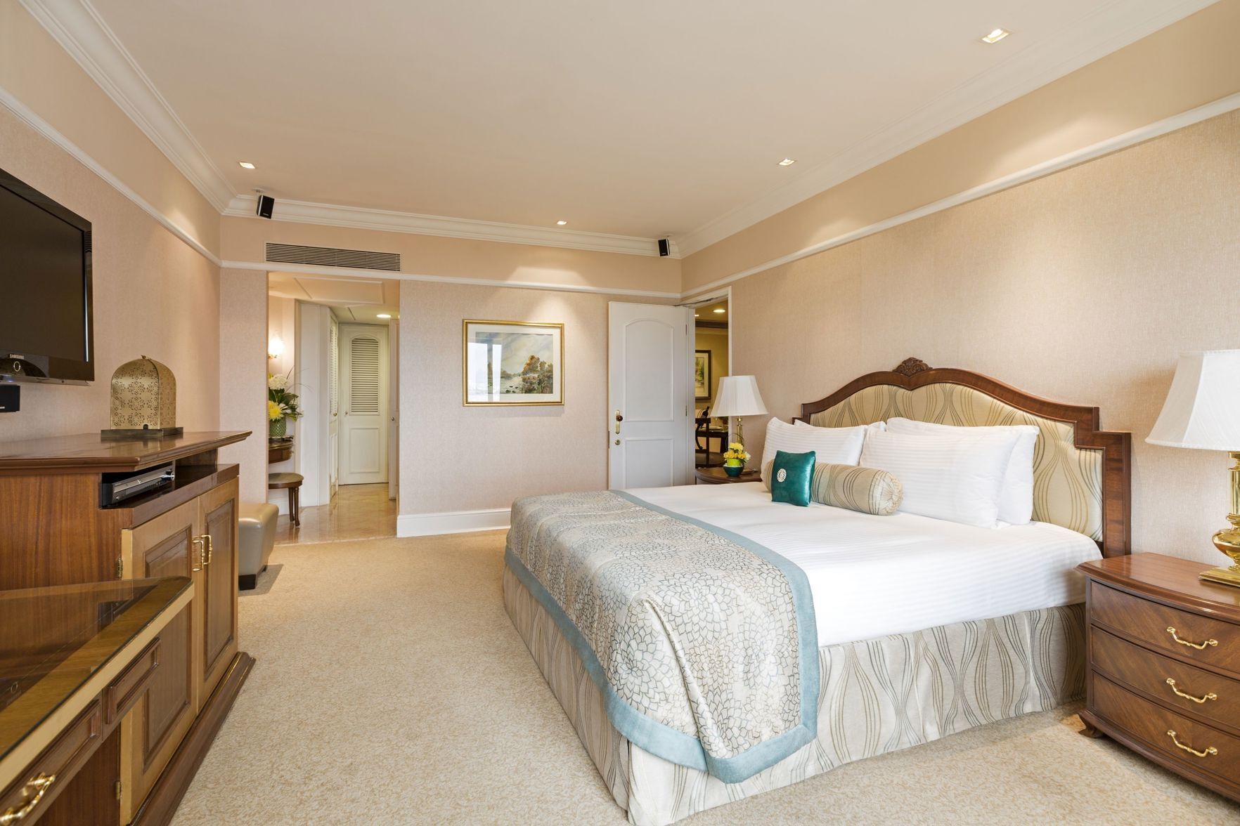 Premium bedding, minibar, in-room safe, desk